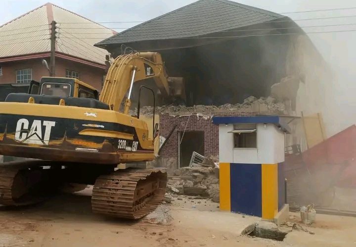 BREAKING: [Photos] Anambra State Govt Demolishes Illegal Buildings At Federal Housing Estate, Onitsha, Cautions Against Defaulters