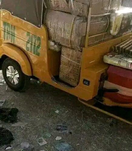 CBN’s Deadline: [Photos] More Surprises As Unknown Person Dump Old Naira Notes Inside Keke