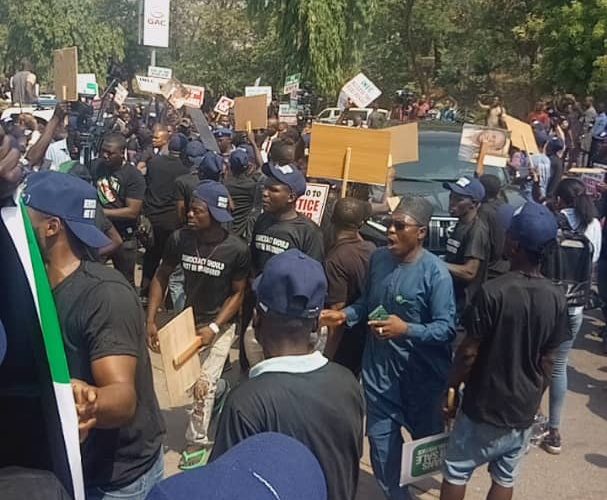 BREAKING [Photos]: Atiku, PDP Supporters Protest At INEC Headquarters