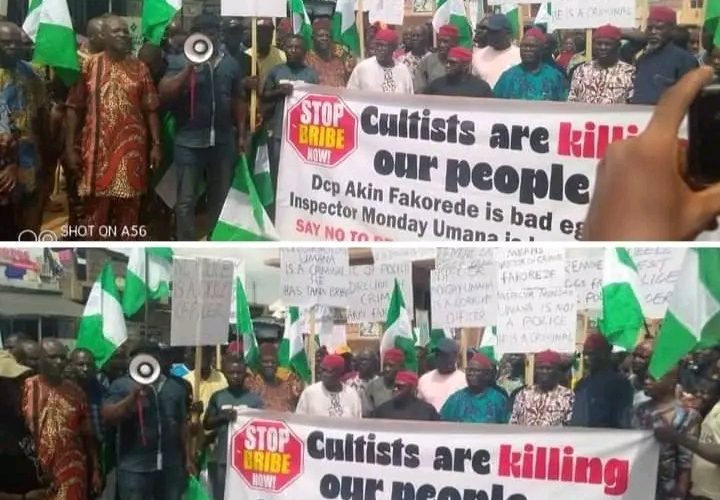 Anambra Again: Protesters from 20 Villages Storm Police Headquarters with Mock Coffin, Demand Immediate Removal of Two Senior Officers, Others