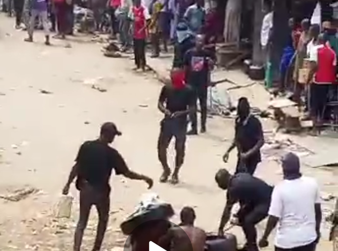 Video: Mob Passes Jungle Justice on Two Suspected Thieves in Anambra