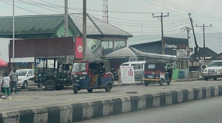 Naira Crisis: Operators Flee as Soldiers Storm Bayelsa’s Bureau De Change Centres