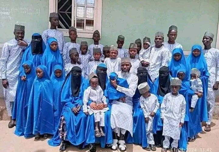 Photos: Nigerian Man Celebrates Salah with 4 Wives, 27 Children