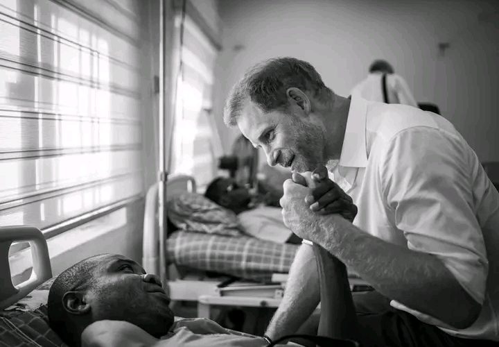 [PHOTOS]: Prince Harry Visits Wounded Nigerian Soldiers in Kaduna